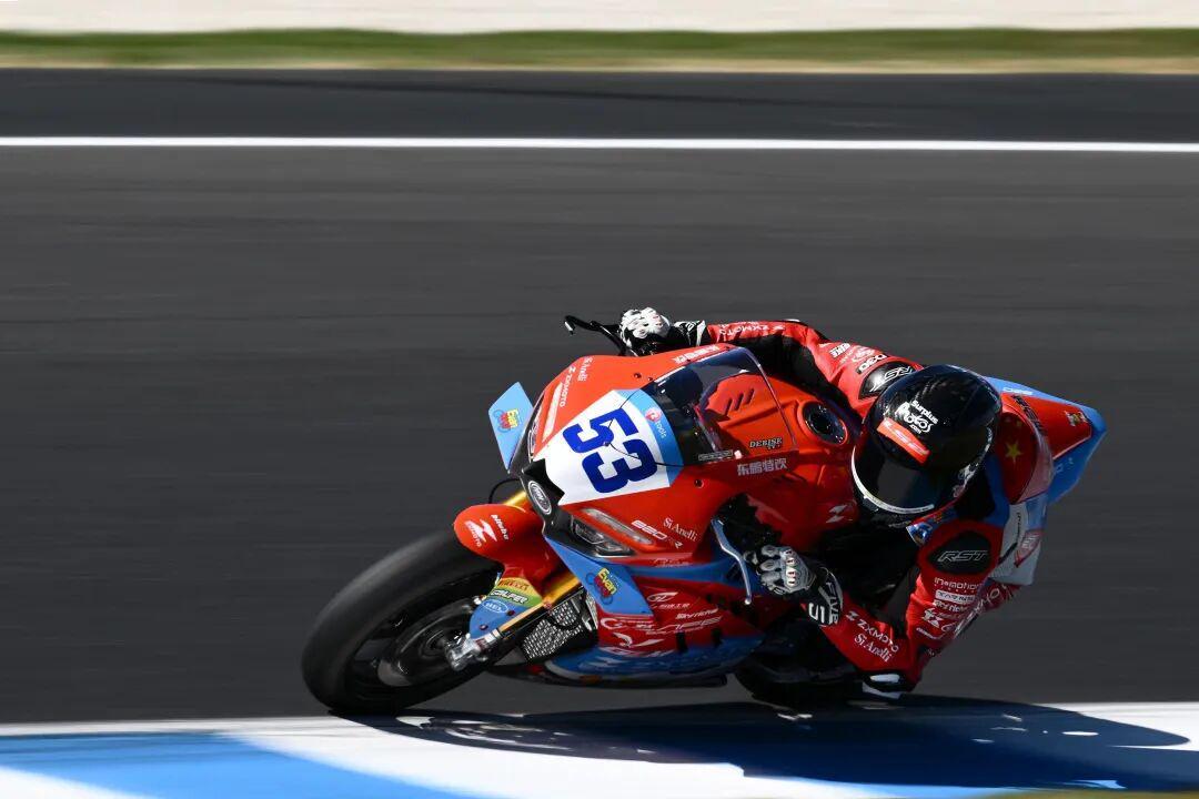 熊猫体育官方入口-WSBK冠军背后，张雪机车的四张底牌
